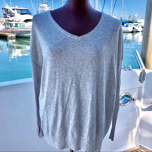 Topshop Tops - TopShop Knit V Neck Loose Long-Sleeve Shirt size 4